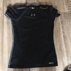 Black fitted under armour shirt size YLG